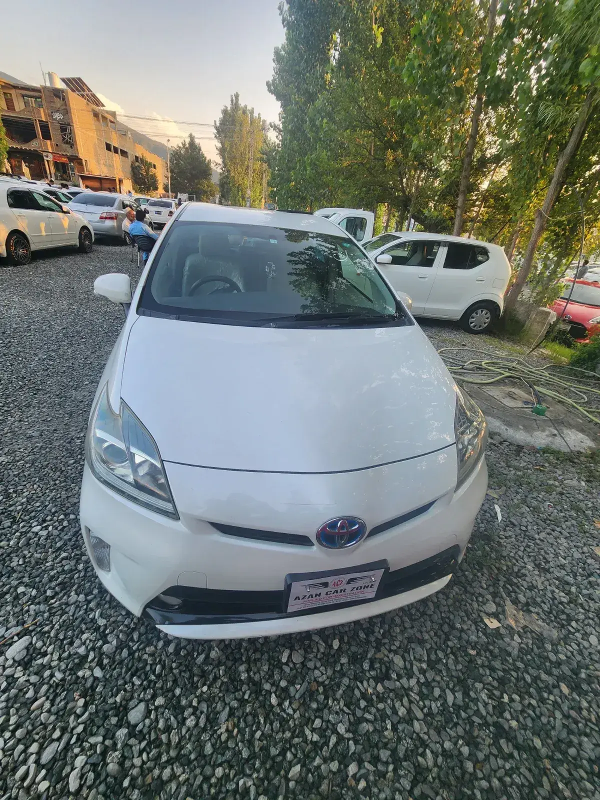 2016 Toyota Prius S لوئر دیر میں فروخت — تصویر 6 از 6