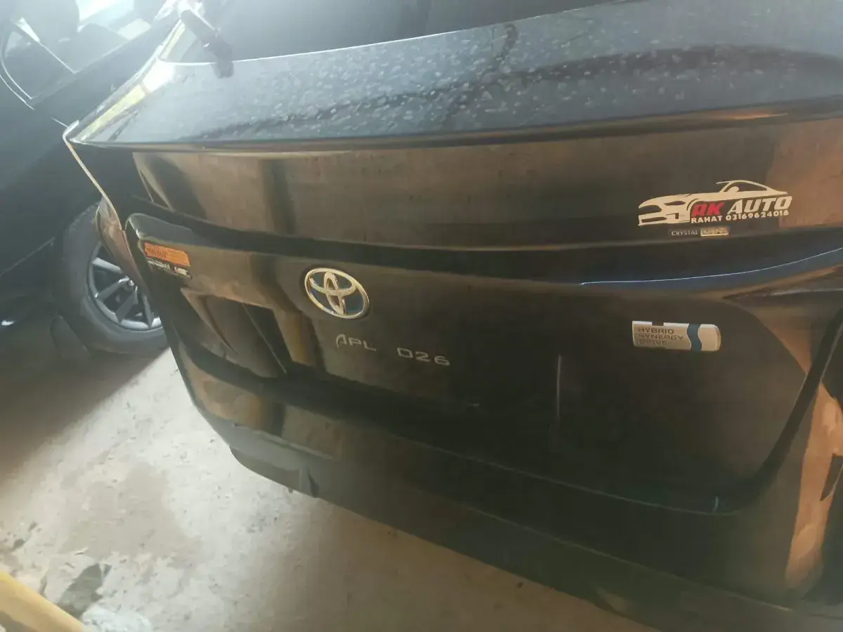 2016 Toyota Prius S لوئر دیر میں فروخت — تصویر 2 از 6